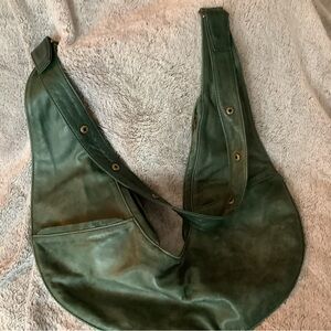 Sash women’s crossbody, classic plus, leather, pine green